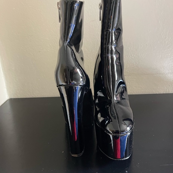 Steve Madden boots. - Picture 4 of 5